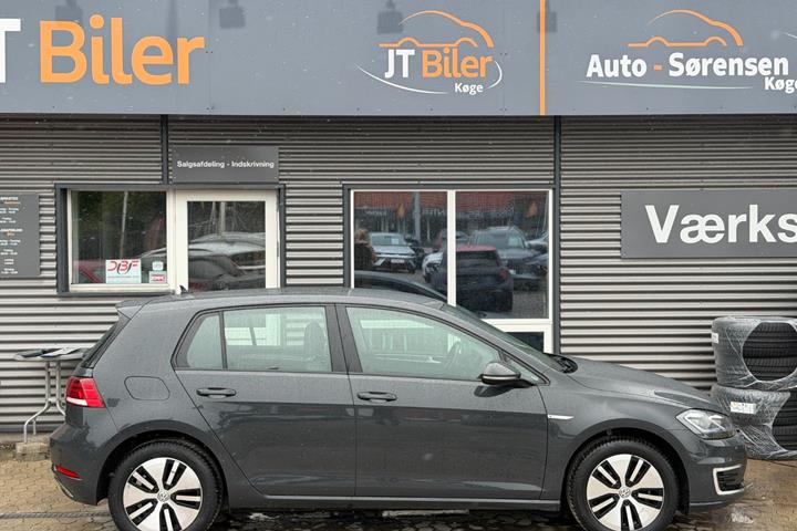Grå VW e-Golf VII fra 2020
