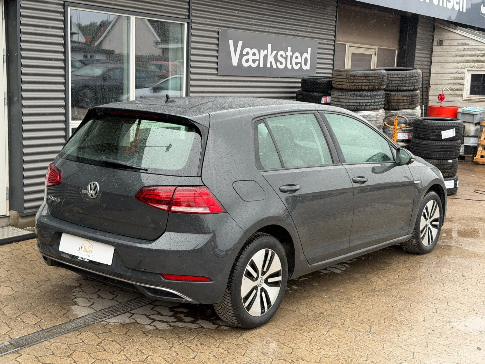 Grå VW e-Golf VII fra 2020