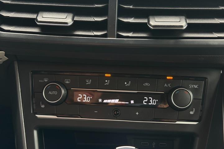 Grå VW e-Golf VII fra 2020