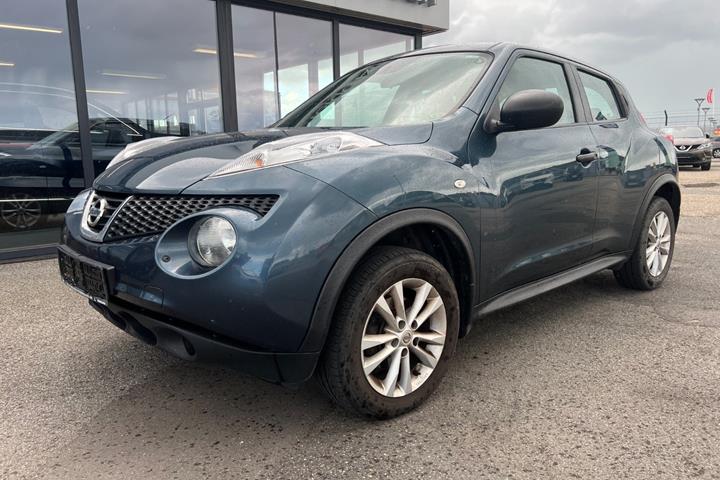 Blå Nissan Juke fra 2011 set udefra
