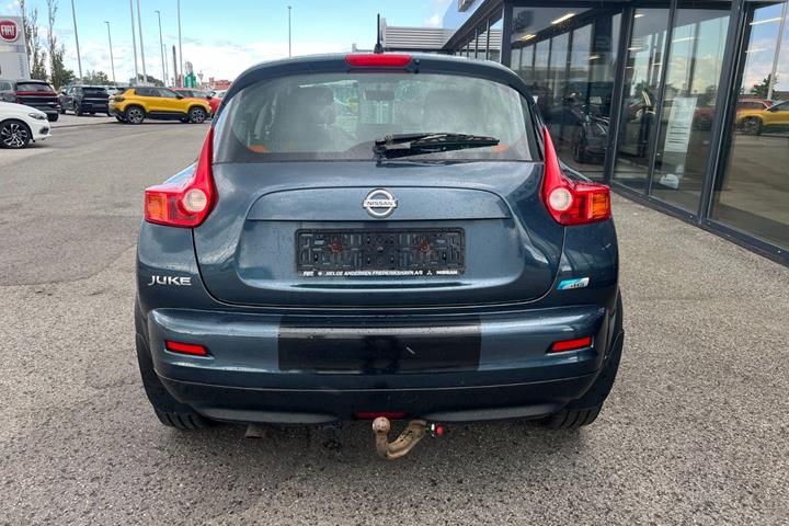 Blå Nissan Juke fra 2011