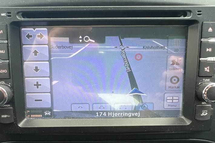 Blå Nissan Juke fra 2011