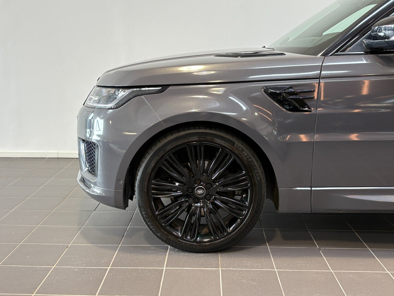 Hvid Land Rover Range Rover sport fra 2019