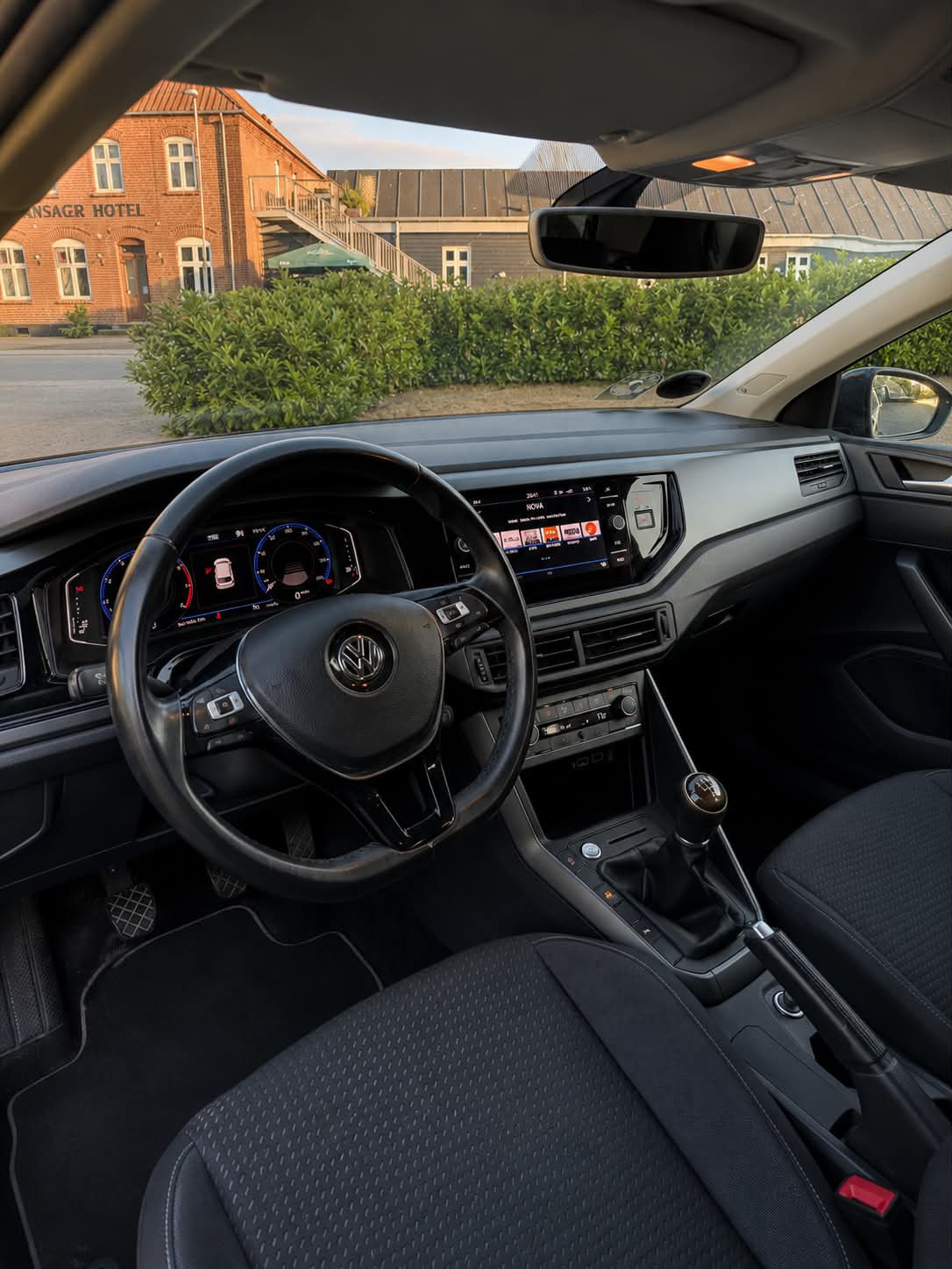 Grå VW Polo fra 2018