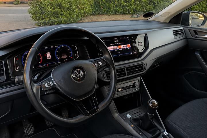 Grå VW Polo fra 2018