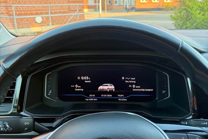 Grå VW Polo fra 2018