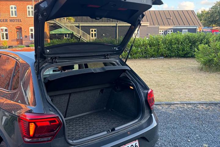 Grå VW Polo fra 2018