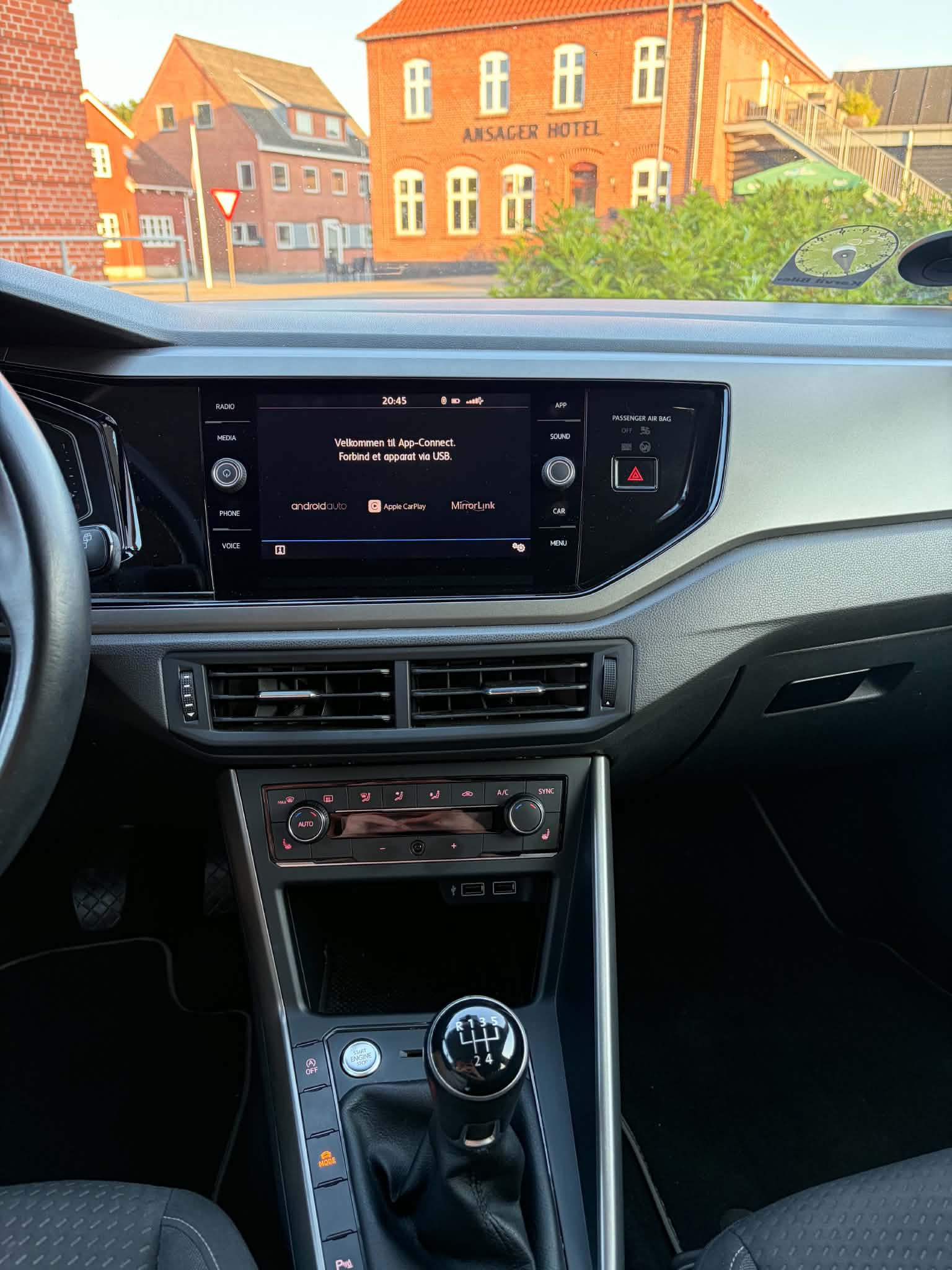 Grå VW Polo fra 2018