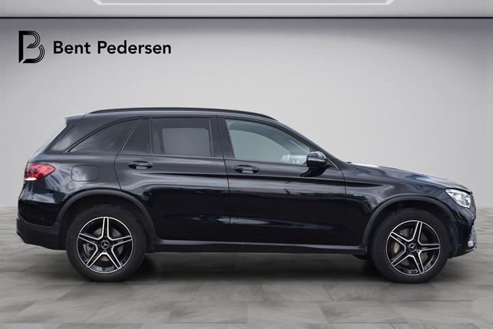 Sort Mercedes GLC300 de fra 2021