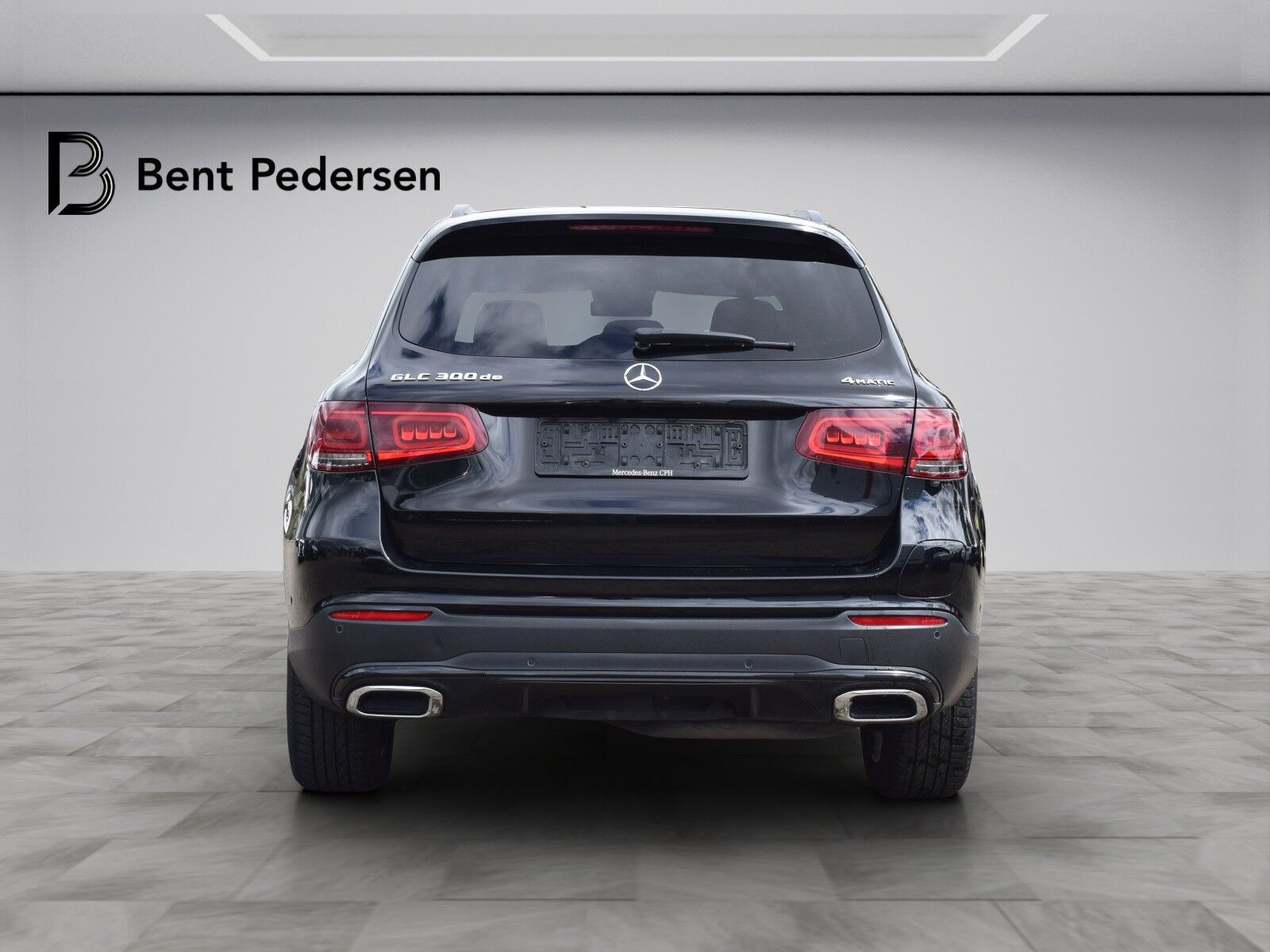 Sort Mercedes GLC300 de fra 2021