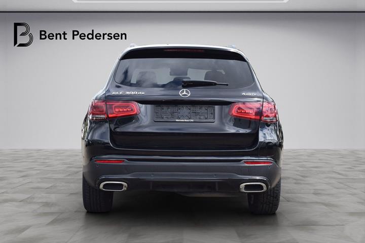 Sort Mercedes GLC300 de fra 2021