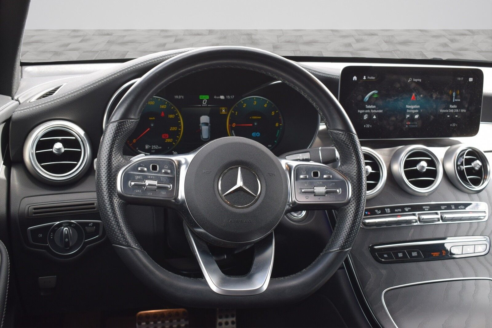 Sort Mercedes GLC300 de fra 2021