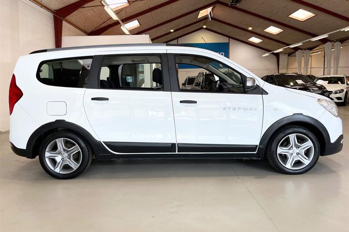 Hvid Dacia Lodgy fra 2019