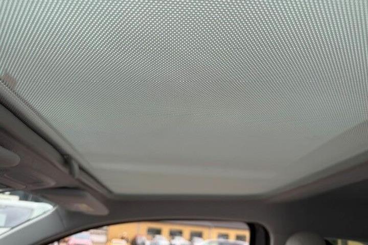 Grå Fiat 500e fra 2023