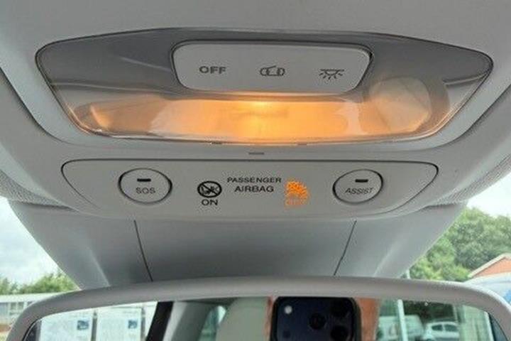 Grå Fiat 500e fra 2023