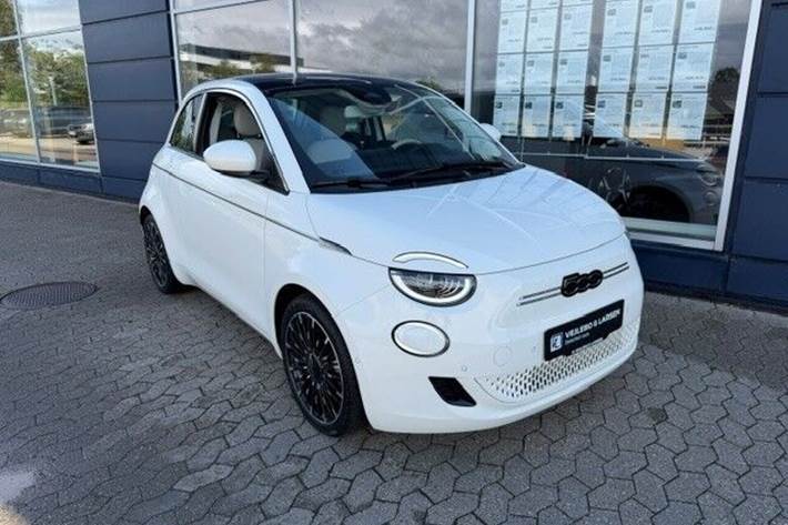 Hvid Fiat 500e fra 2023