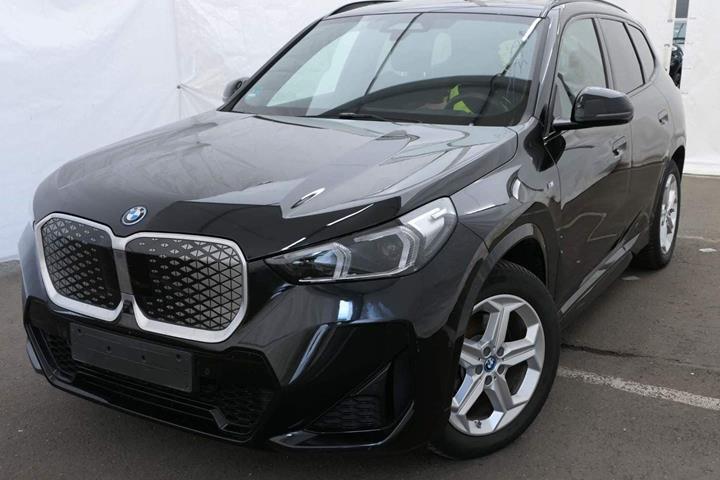 Sort BMW iX1 fra 2024 set udefra