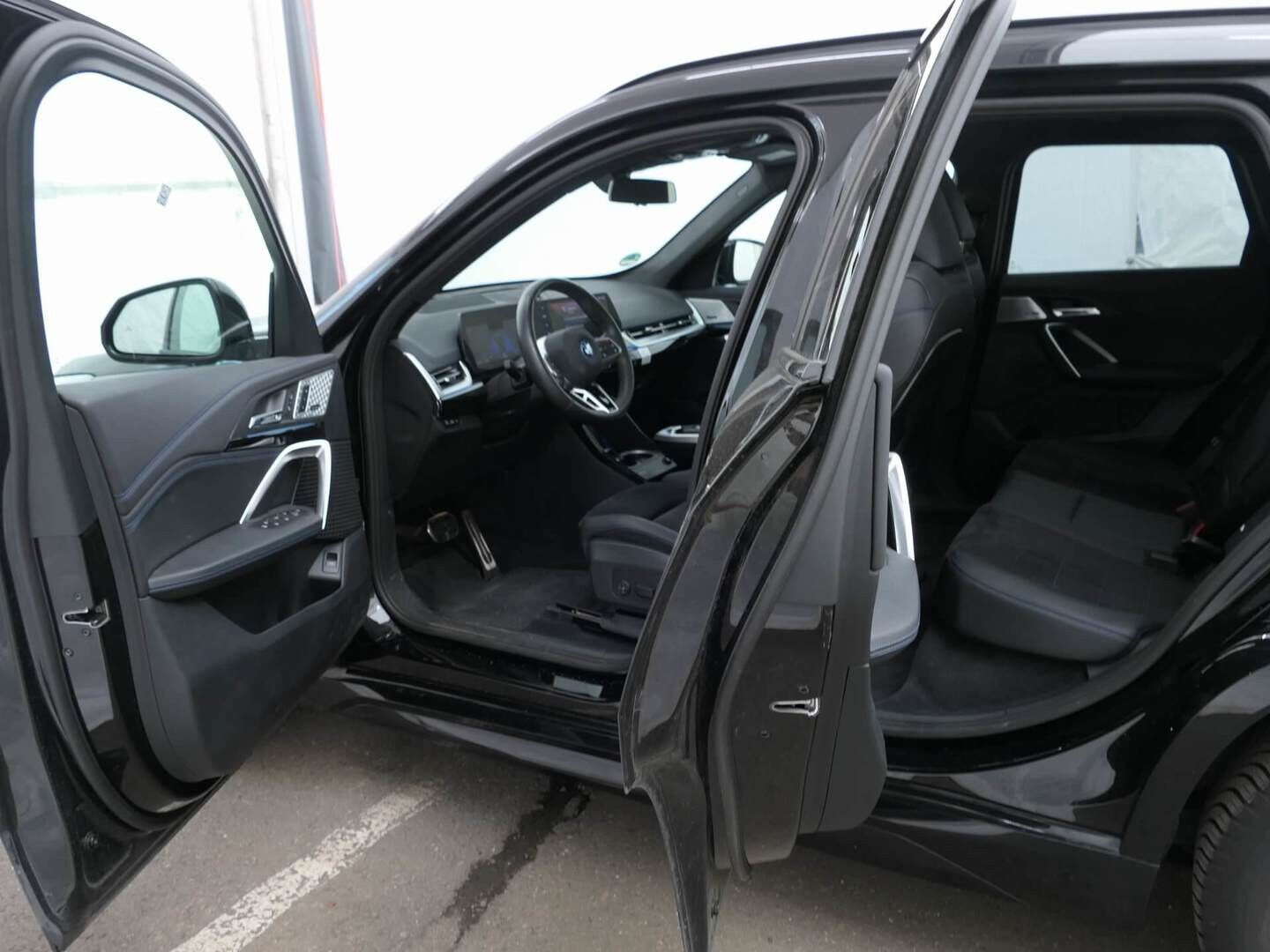 Sort BMW iX1 fra 2024