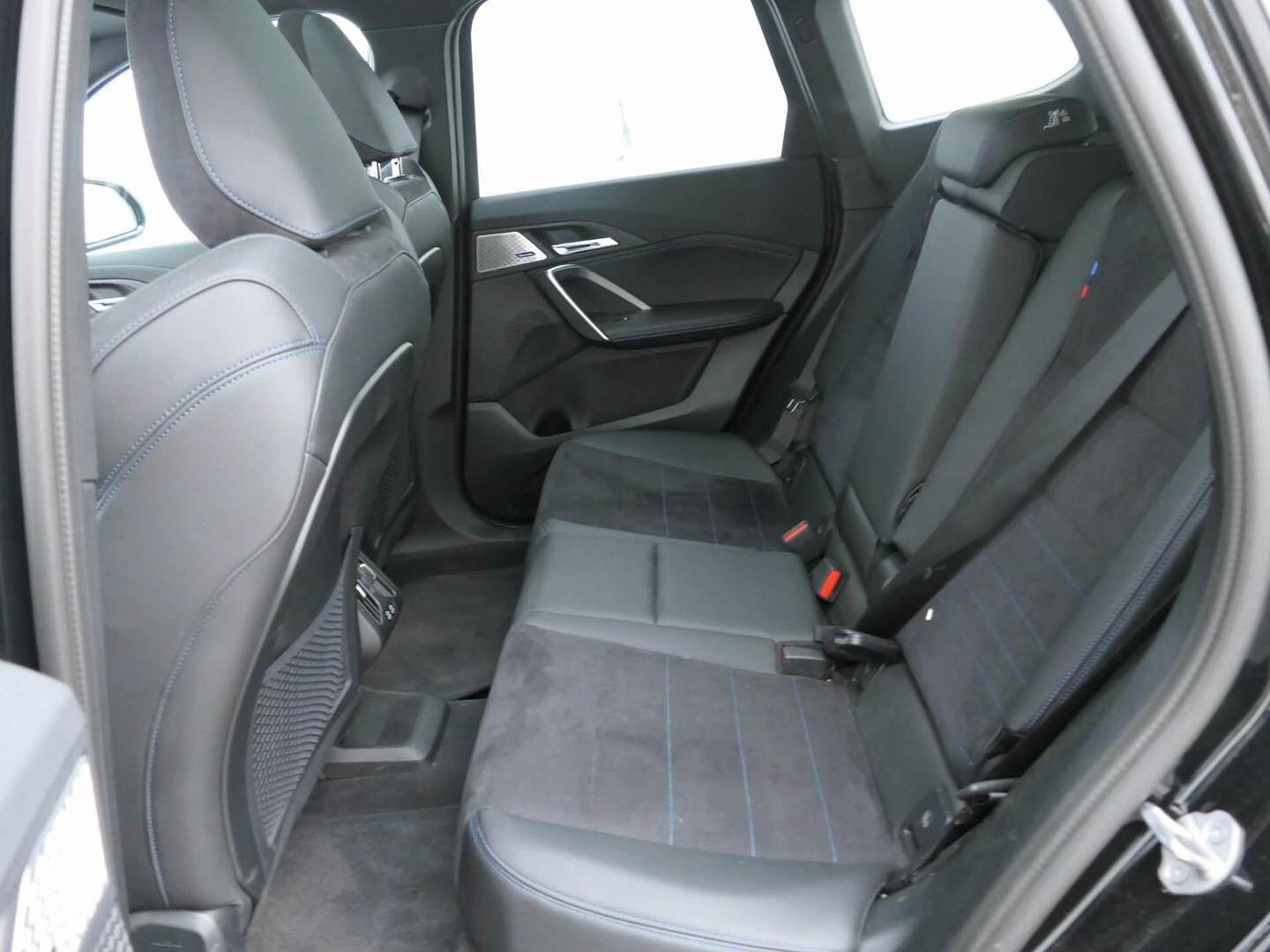 Sort BMW iX1 fra 2024