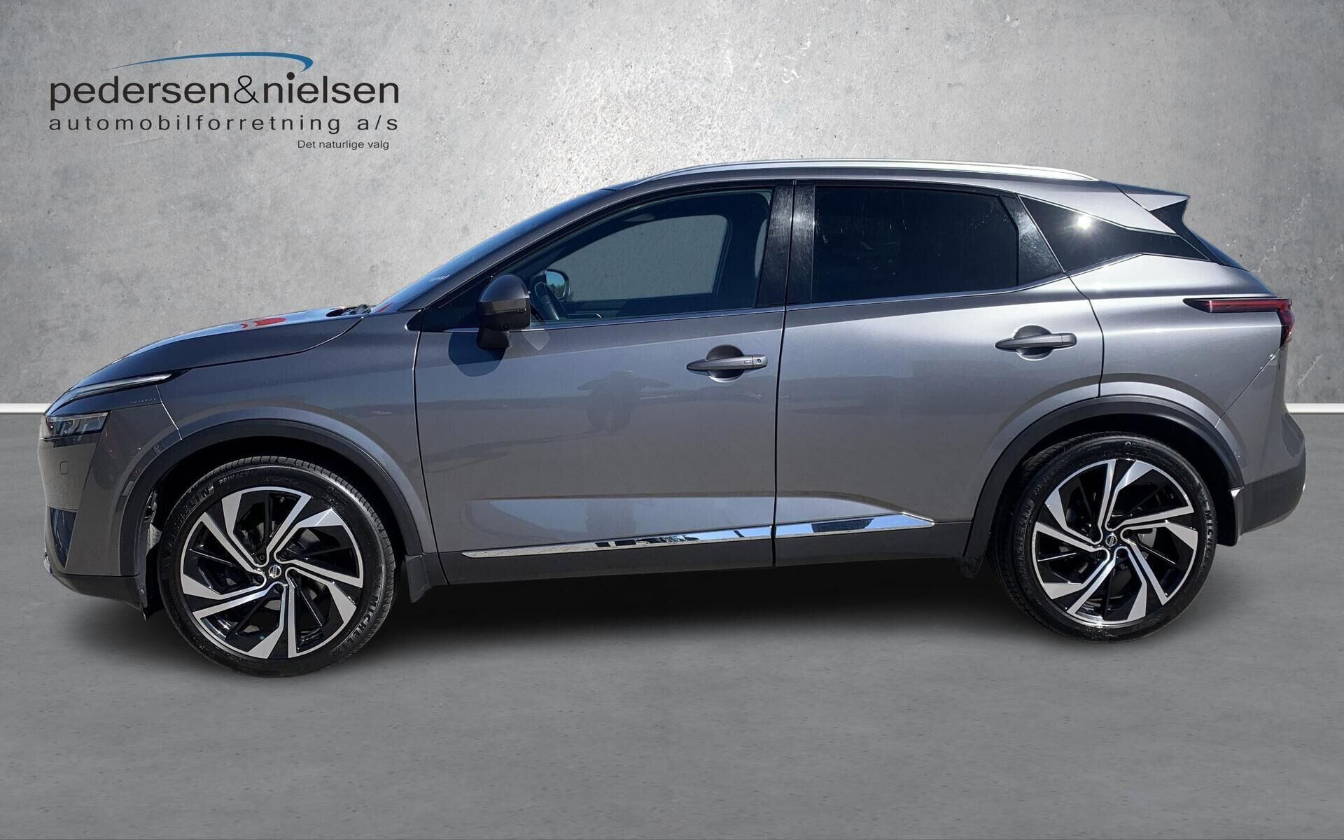 Grå Nissan Qashqai fra 2022
