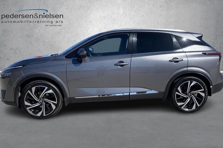 Grå Nissan Qashqai fra 2022