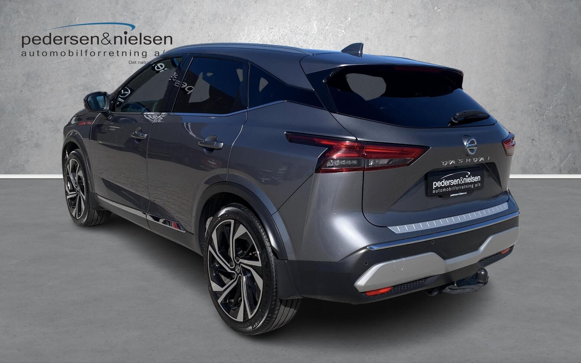 Grå Nissan Qashqai fra 2022