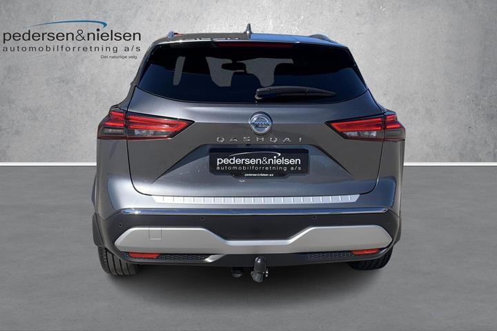 Grå Nissan Qashqai fra 2022