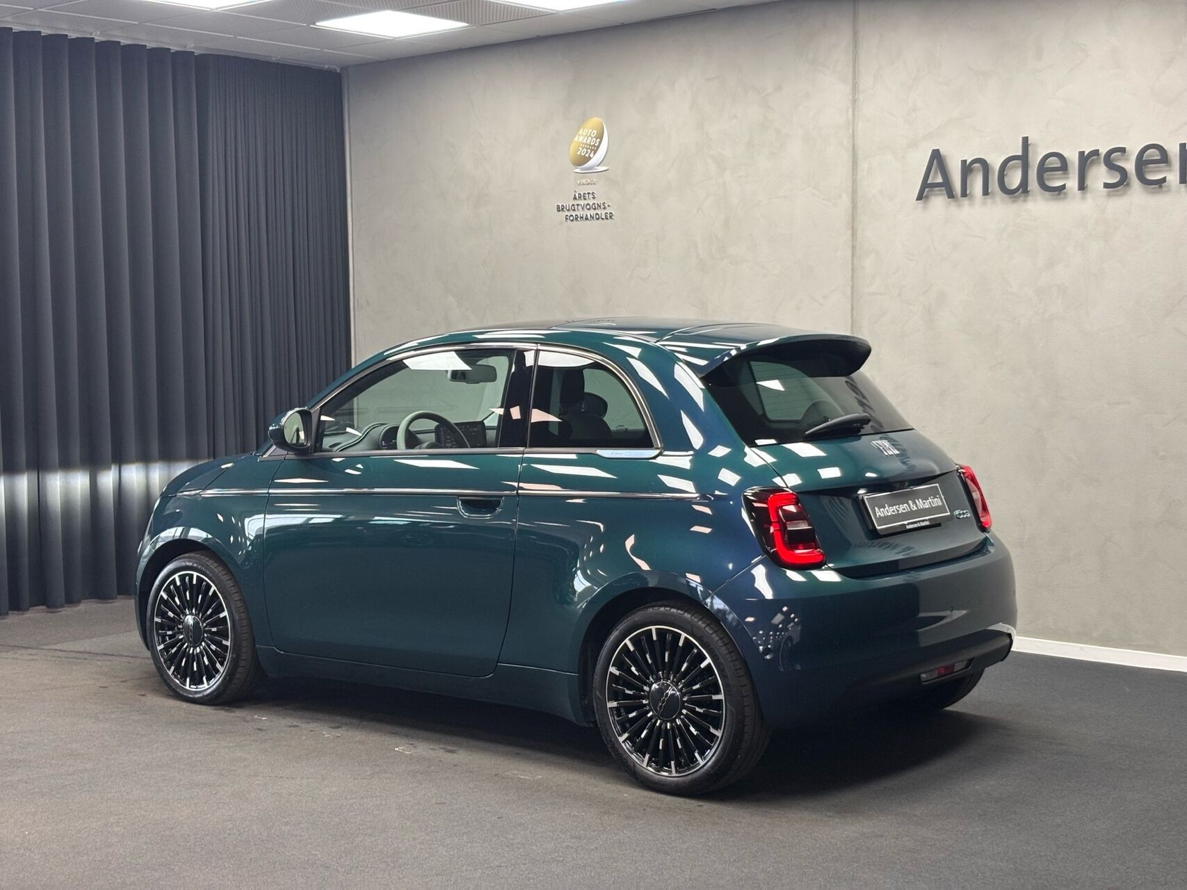 Blå Fiat 500e fra 2023