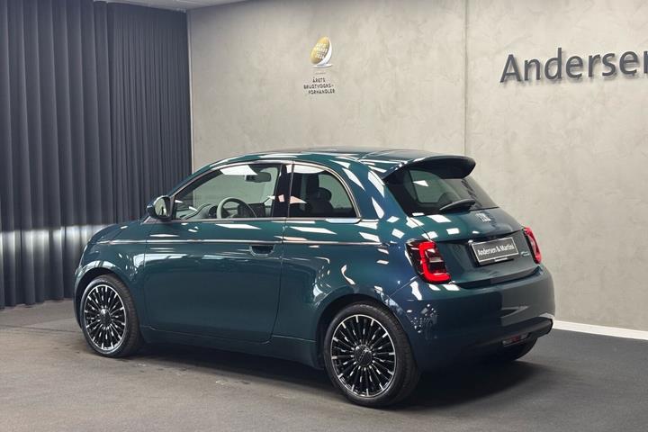 Blå Fiat 500e fra 2023