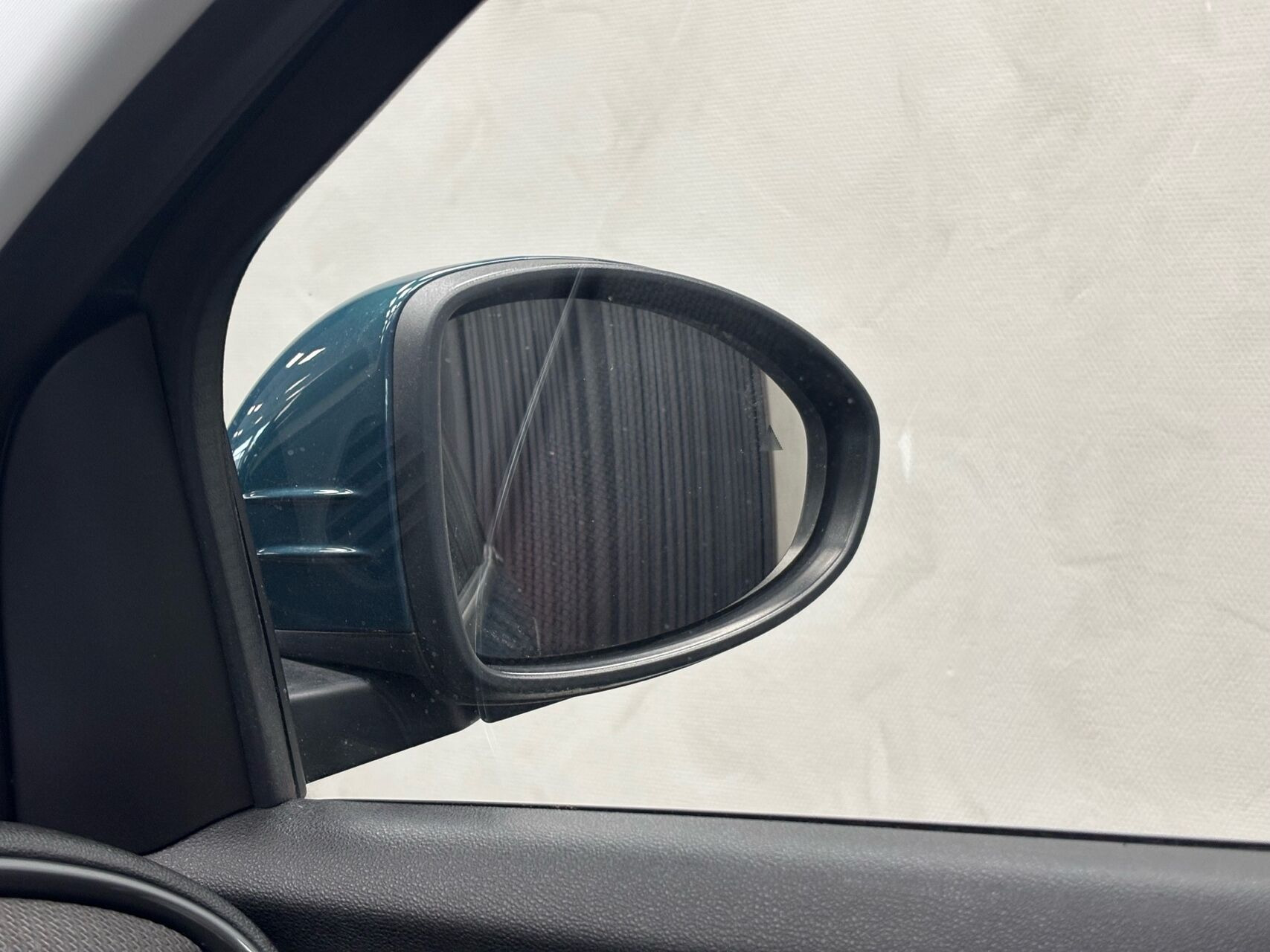 Blå Fiat 500e fra 2023