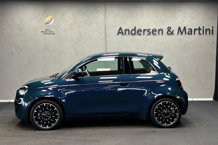 Blå Fiat 500e fra 2023