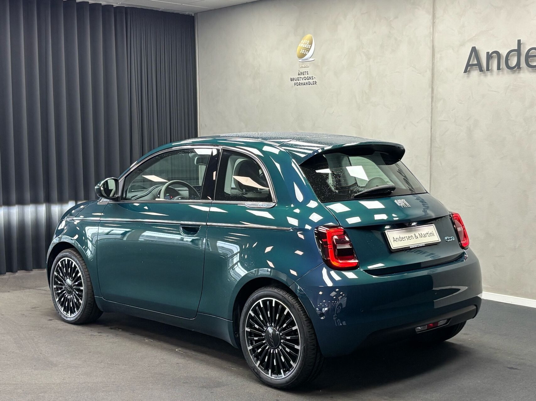 Blå Fiat 500e fra 2023
