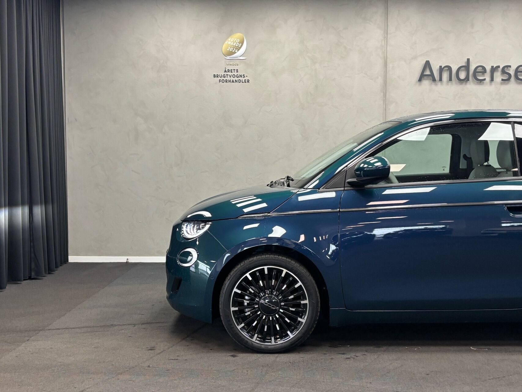Blå Fiat 500e fra 2023