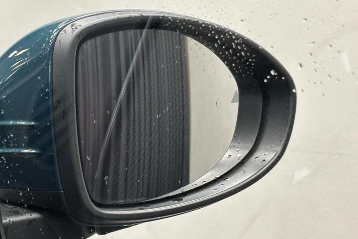 Blå Fiat 500e fra 2023