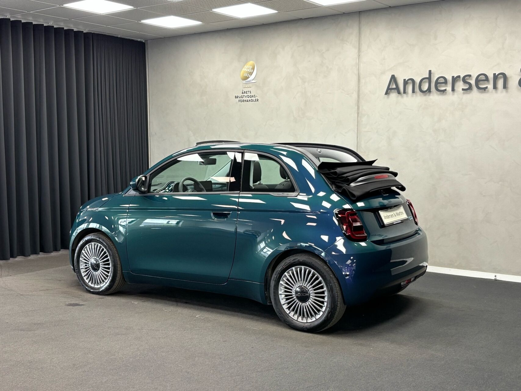 Grøn Fiat 500e fra 2023