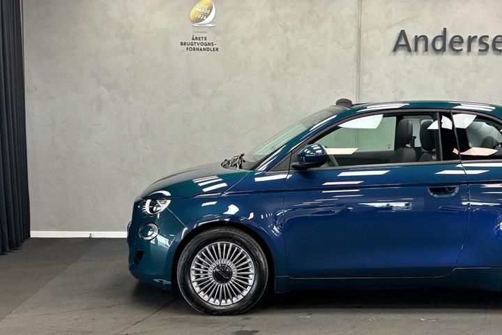 Grøn Fiat 500e fra 2023