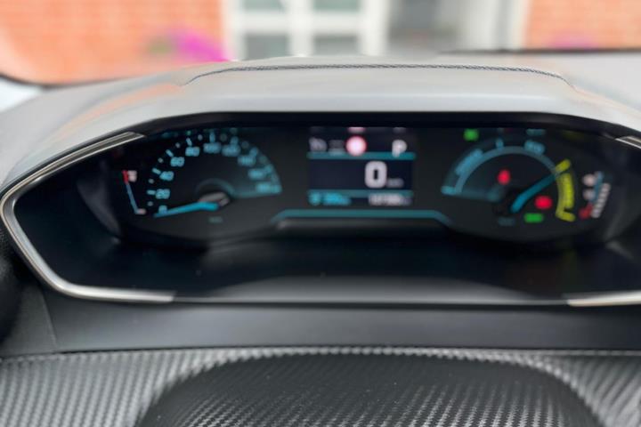 Sølv Peugeot e-208 fra 2022