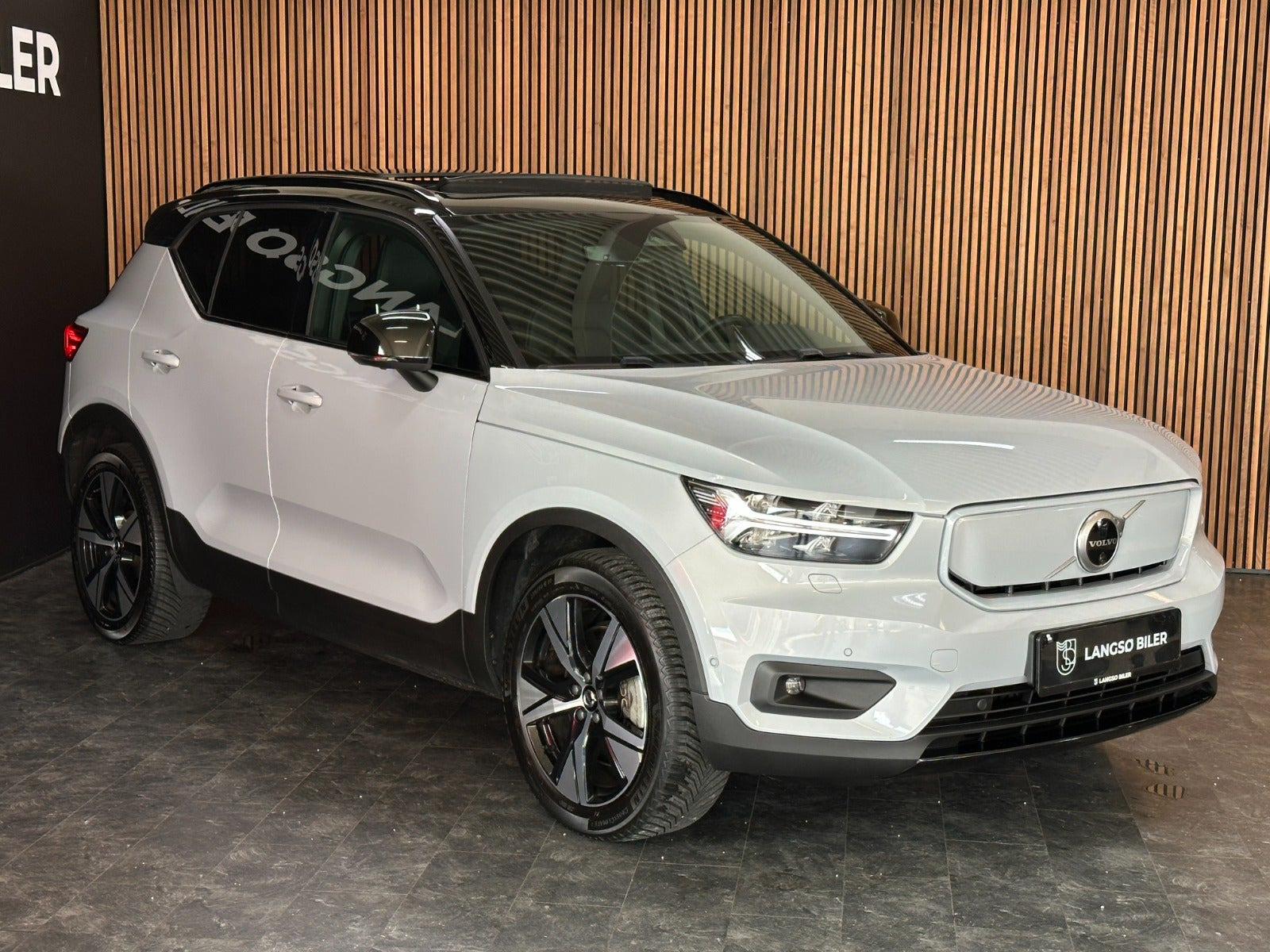 Grå Volvo XC40 fra 2021