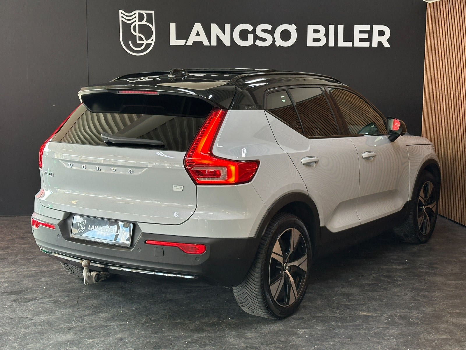 Grå Volvo XC40 fra 2021