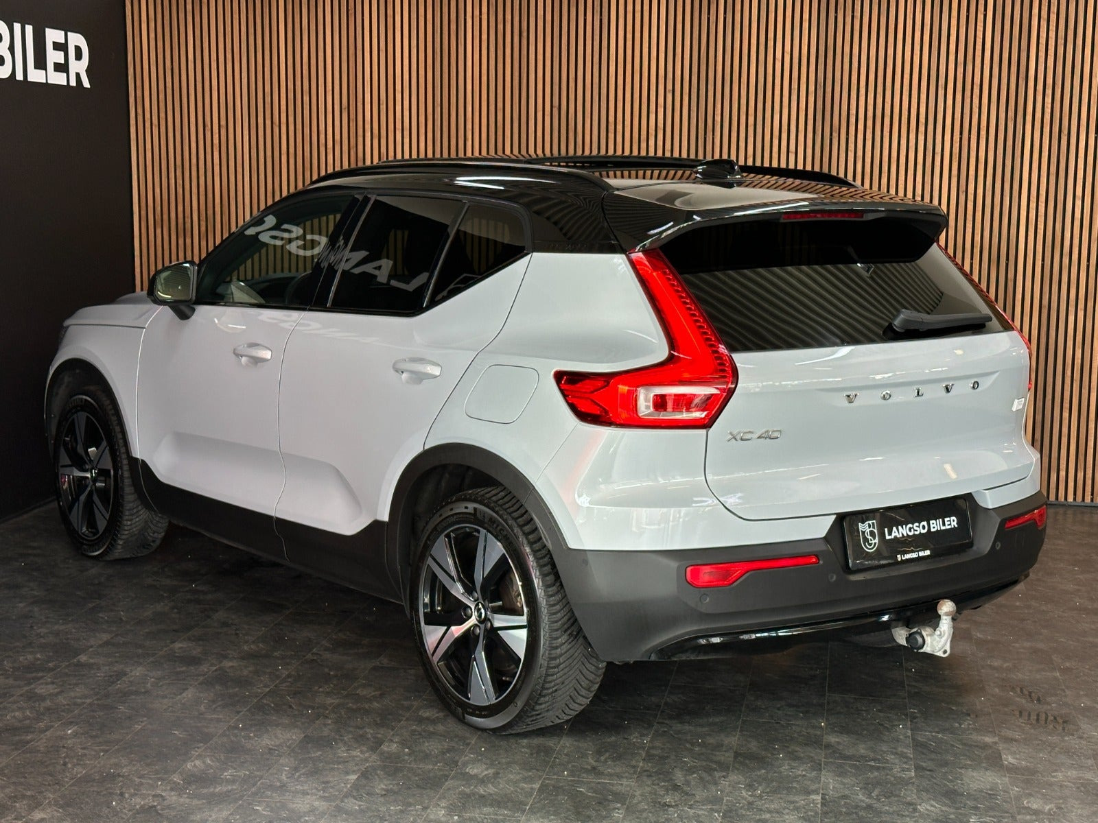 Grå Volvo XC40 fra 2021