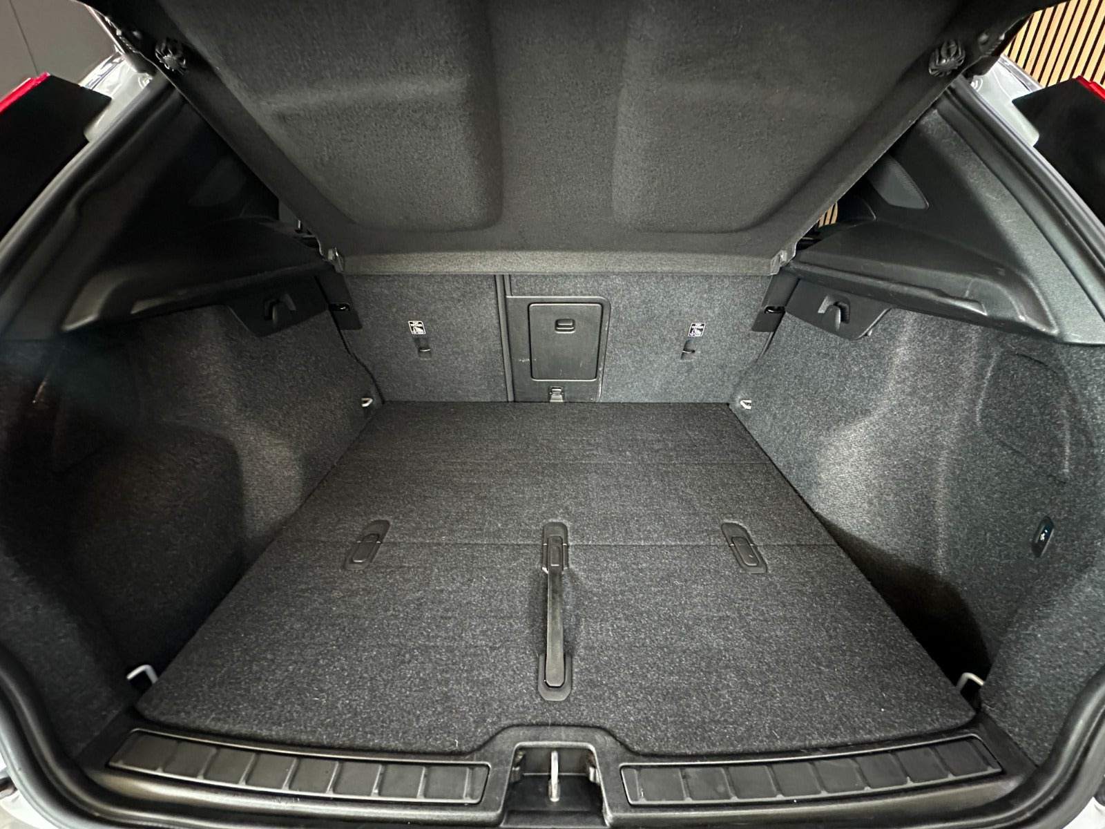 Grå Volvo XC40 fra 2021
