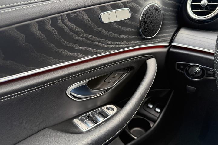 Sort Mercedes E300 e fra 2022