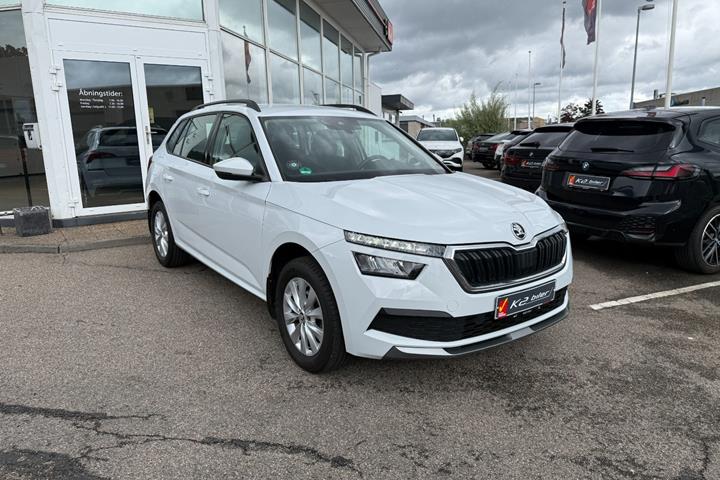 Hvid Skoda Kamiq fra 2022 set udefra