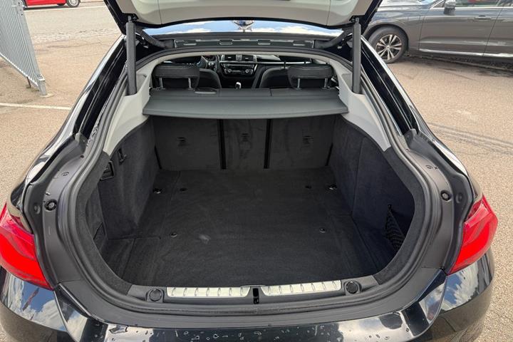 Grå BMW 420i fra 2019