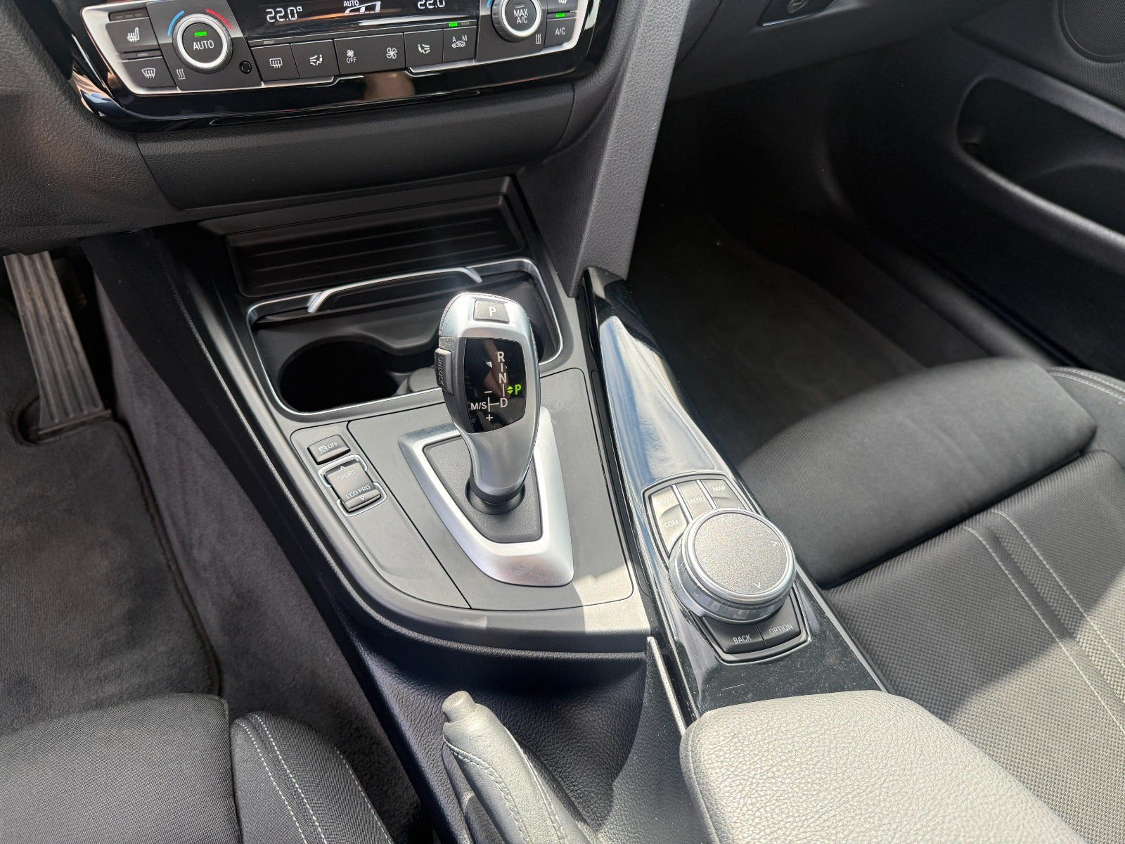 Grå BMW 420i fra 2019