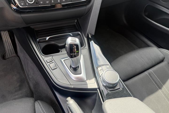 Grå BMW 420i fra 2019