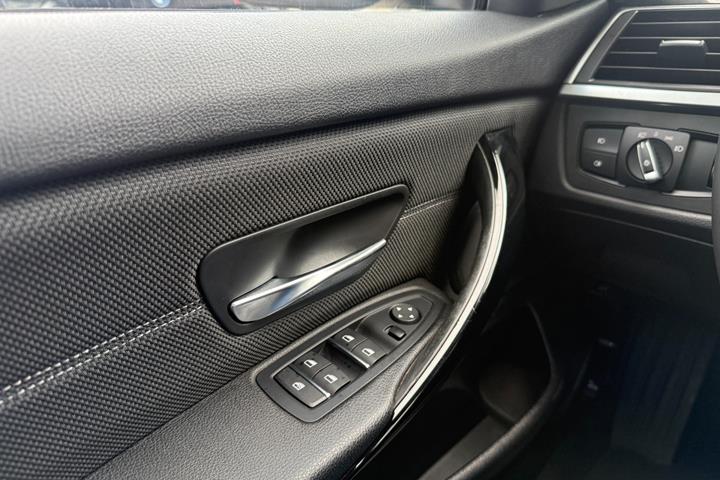 Grå BMW 420i fra 2019