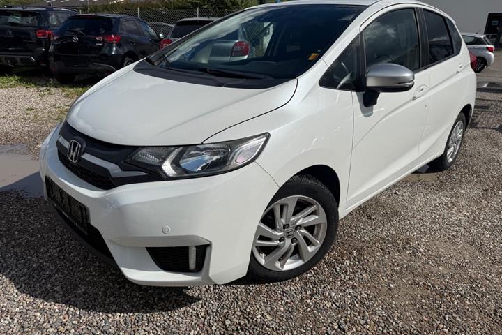 Hvid Honda Jazz fra 2016 set udefra