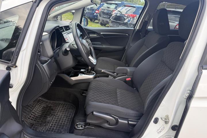 Hvid Honda Jazz fra 2016