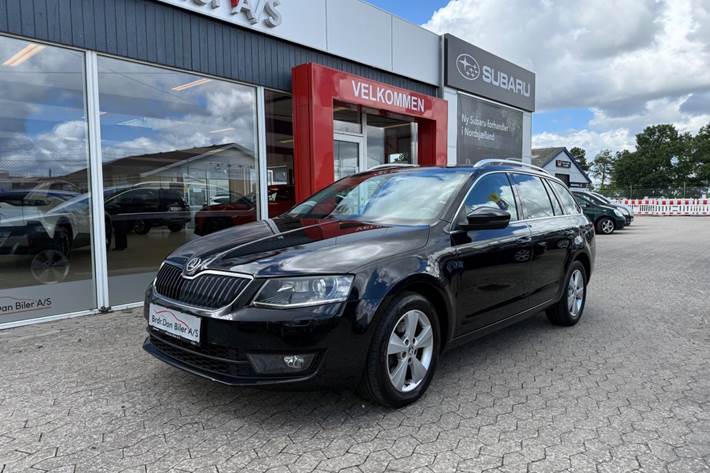 Sort Skoda Octavia fra 2017